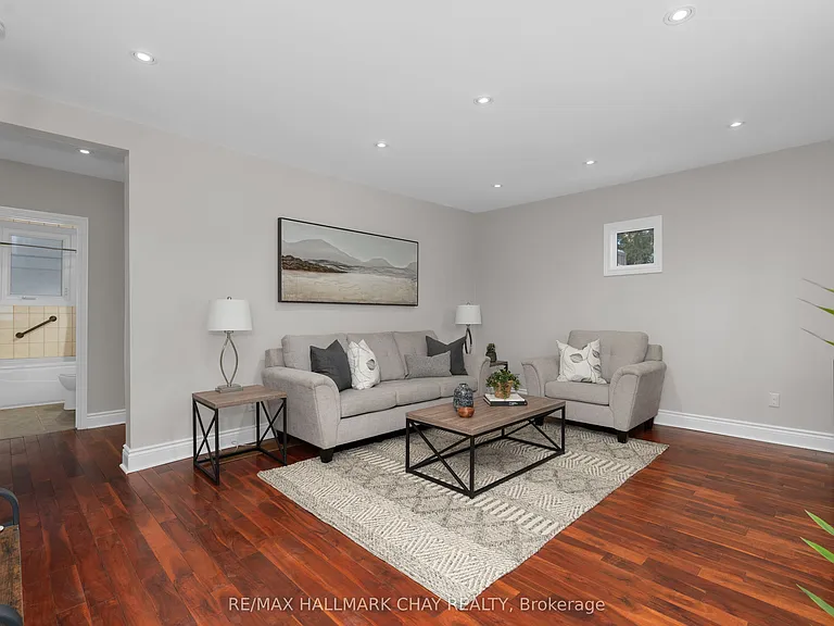 330 Shanty Bay Rd — Photo 4