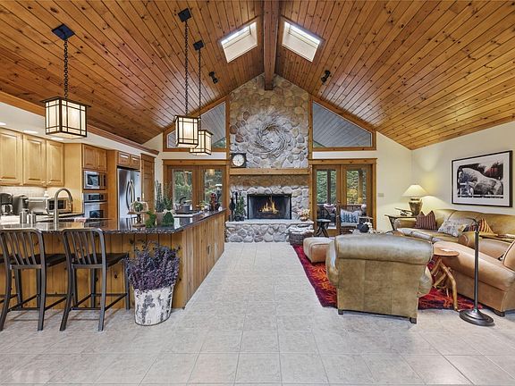 2nd image of 4004 Creek Dr