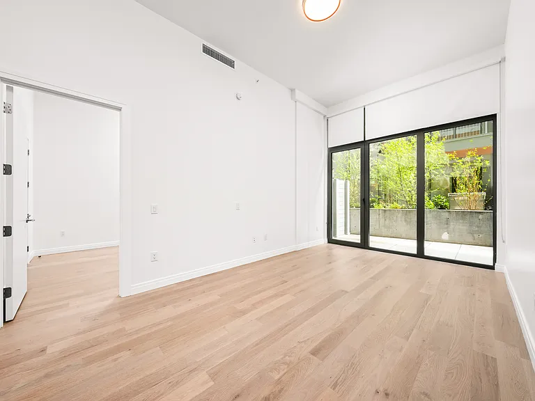 255 Lorimer St #133 — Photo 5