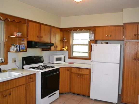 3rd image of 1415 McDonald St