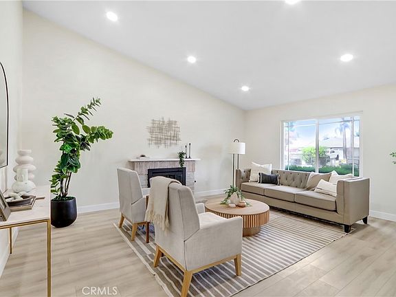 3rd image of 9561 Cameron St