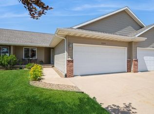 3225 Prairie Bend Cir, Marion, IA 52302
