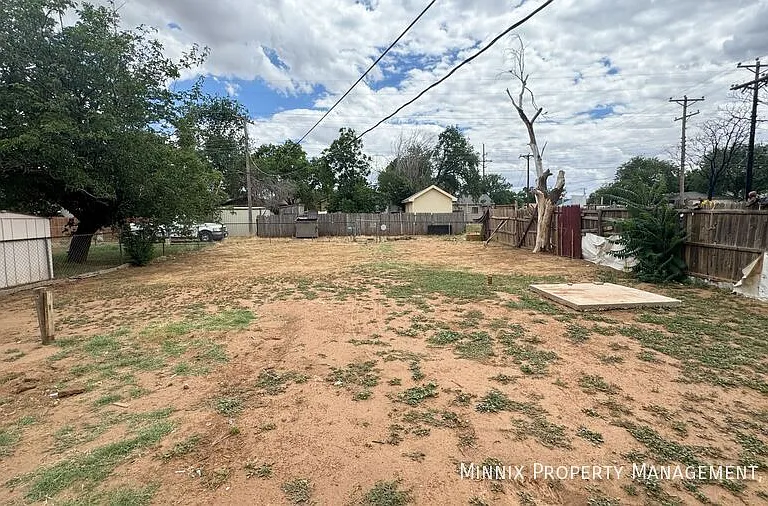 2309 2nd Pl — Photo 16