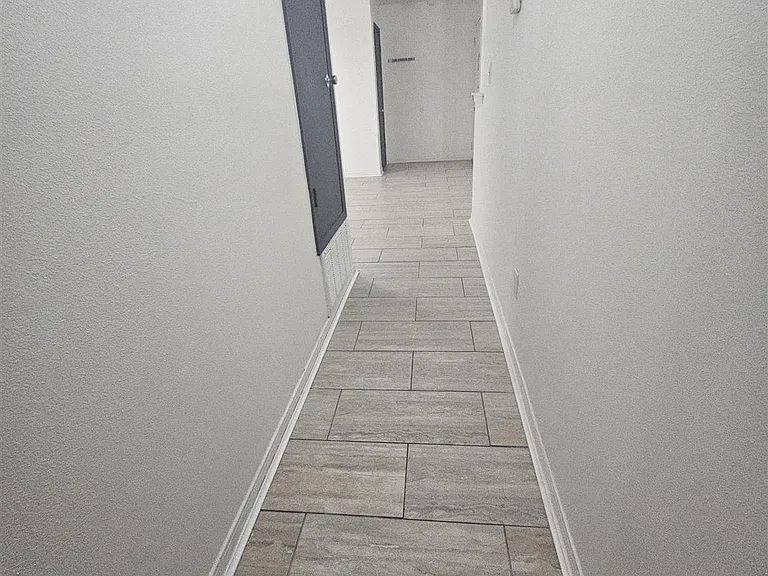 8380 Country Walk Dr #B — Photo 7