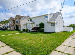 98 Daniel St, Carteret, NJ 07008