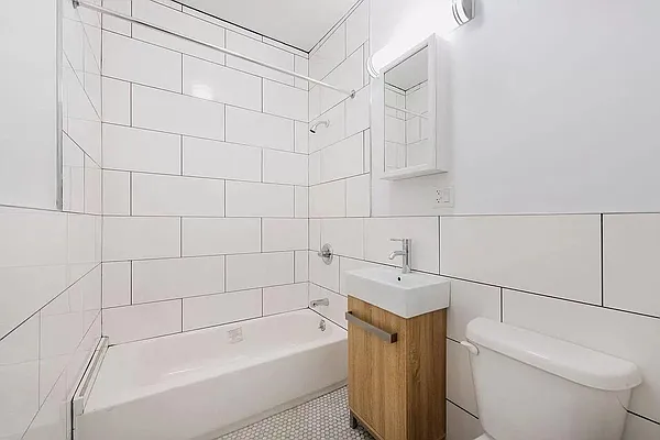 Rented by Max Apt LLC | media 7