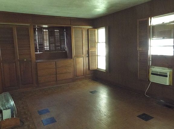 3rd image of 17134 Greenbay Ave