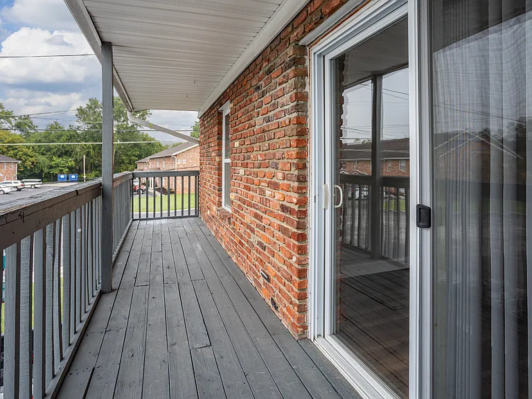 Creek Ridge Apartments — Photo 9