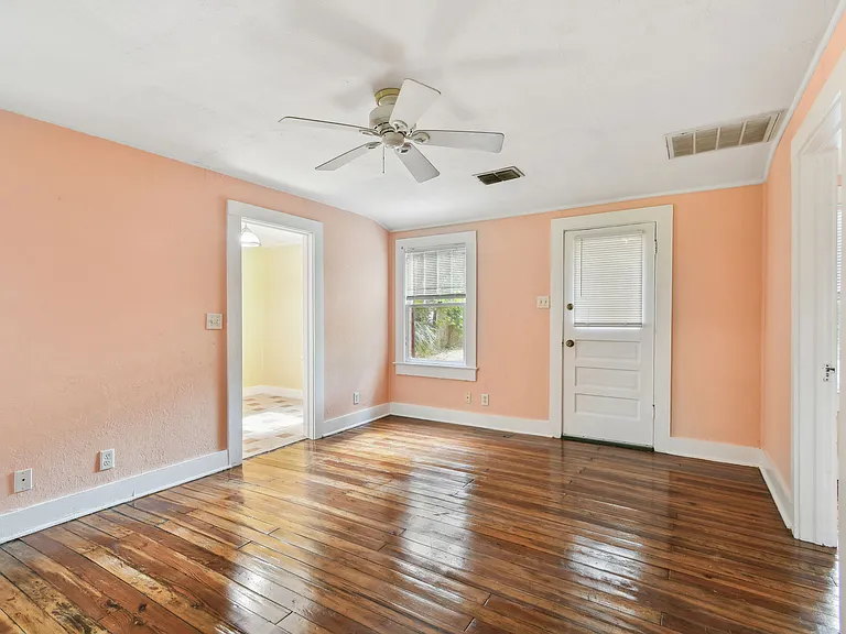 618 Louden Ave — Photo 9