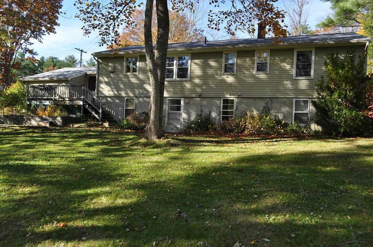 4 bed, 2.5 bath, 2496 sqft, $4,600 — Photo 2