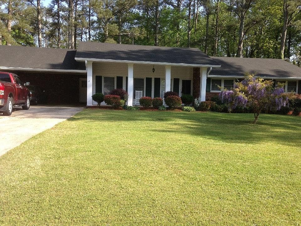 2nd image of 3590 Carriage Way