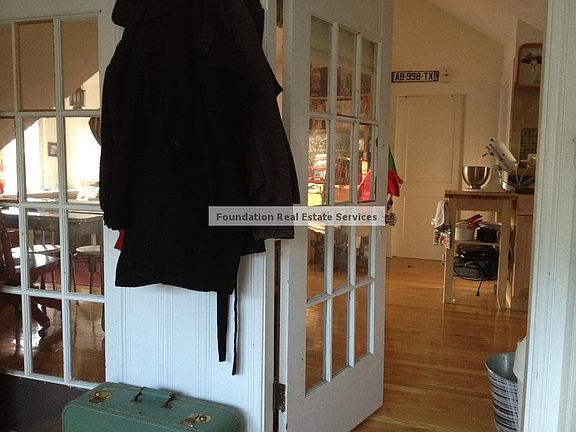 Entry way space