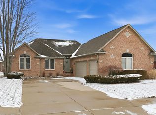 16489 Bishopsgate Dr, Macomb, MI 48044