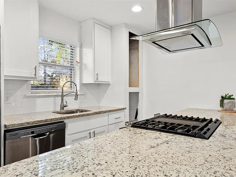 301 E 33rd St #5 — Photo 5