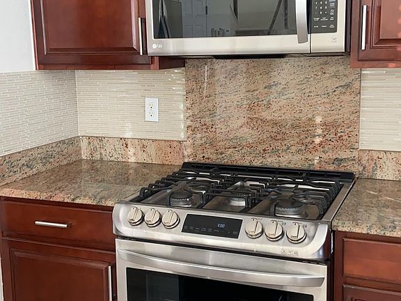 Kitchen - Gas Stovetop