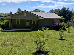 127 Eden Ln, Central, SC 29630