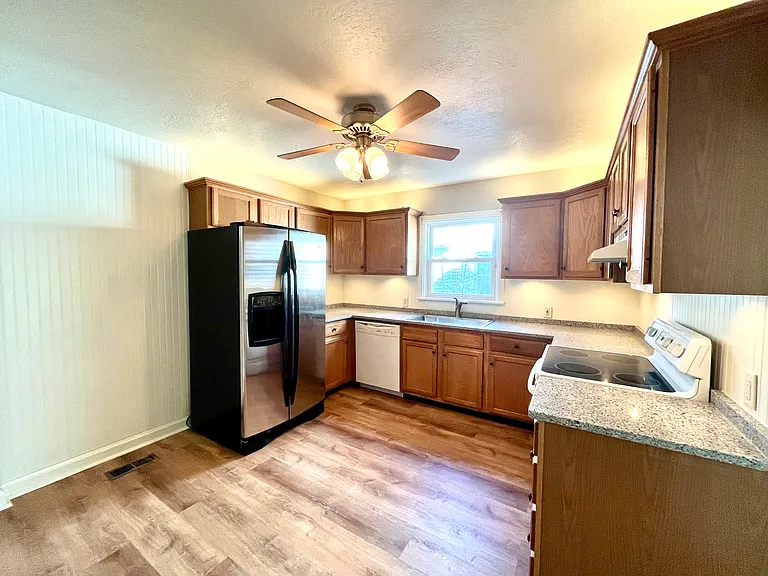 223 Linwood Ave NW — Photo 15