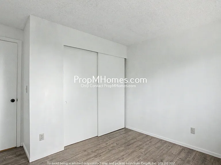 810 SW Spring Ln — Photo 16