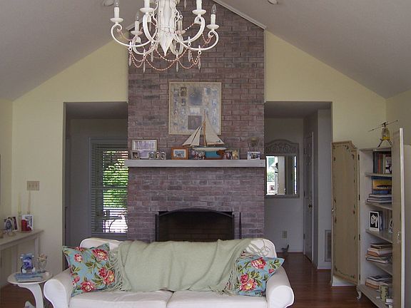 3rd image of 115 Turnberry Ln