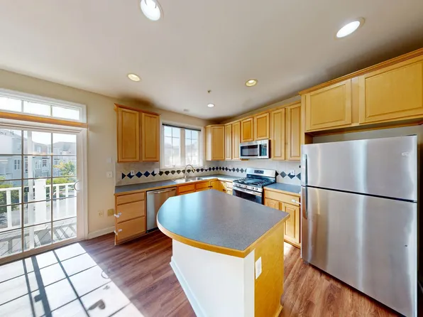 308 Garden View Sq, Rockville, MD 20850