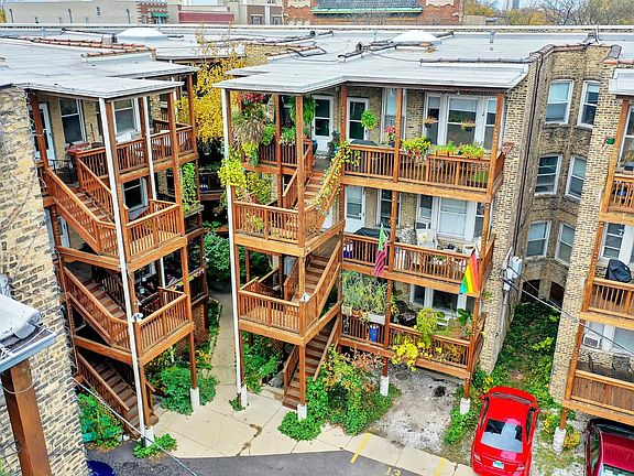 3rd image of 1061 W Berwyn Ave APT 1