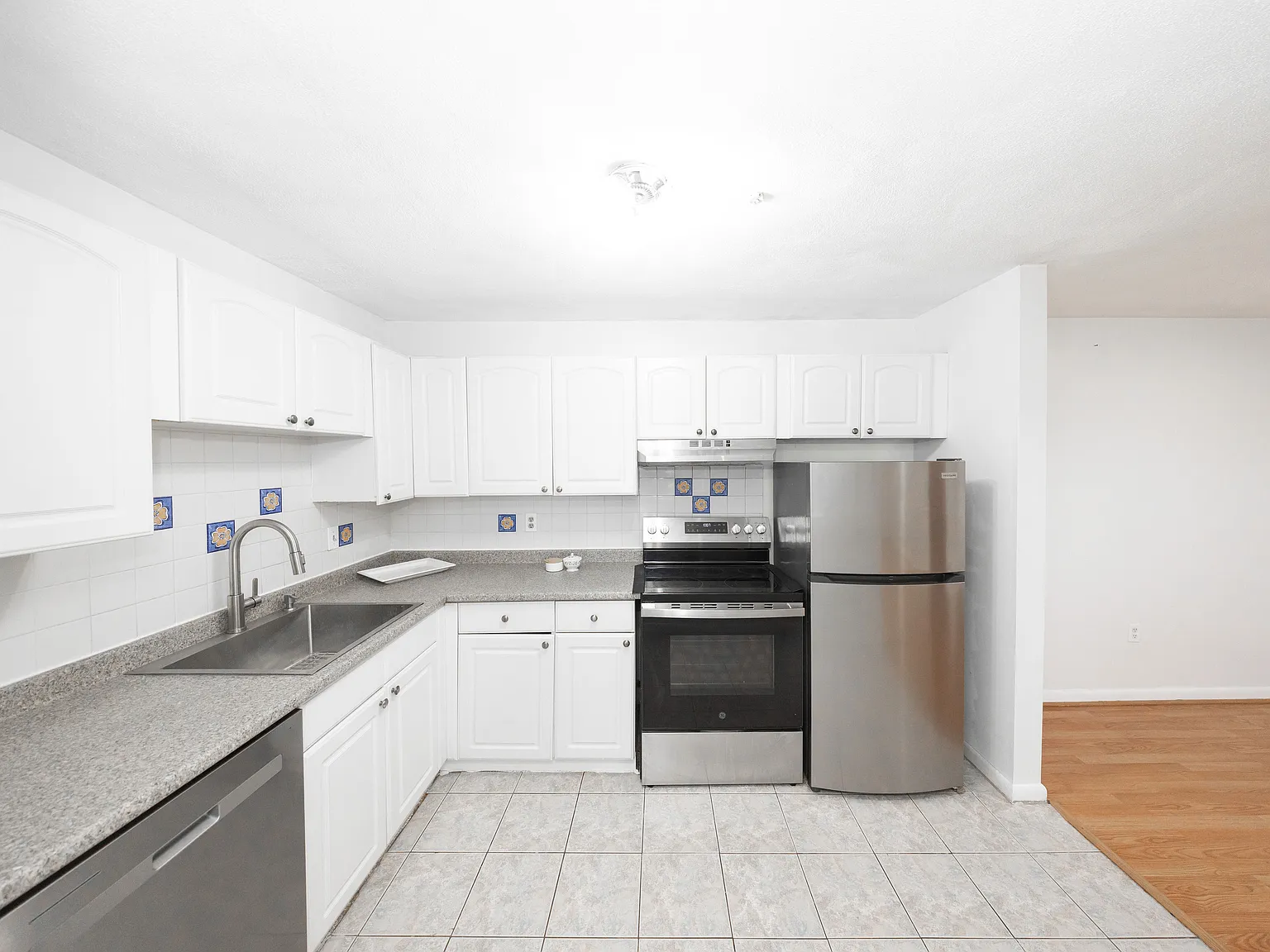 12 Williamsburg Ct — Photo 3