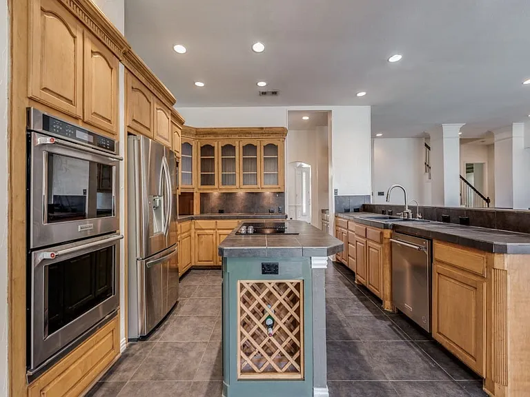 4684 Old Pond Dr — Photo 5