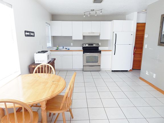 4th image of 415 Ocean Ave #A