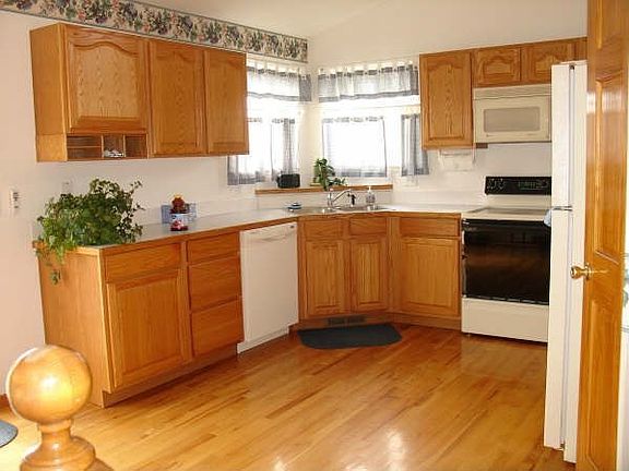 Eat-in Kitchen