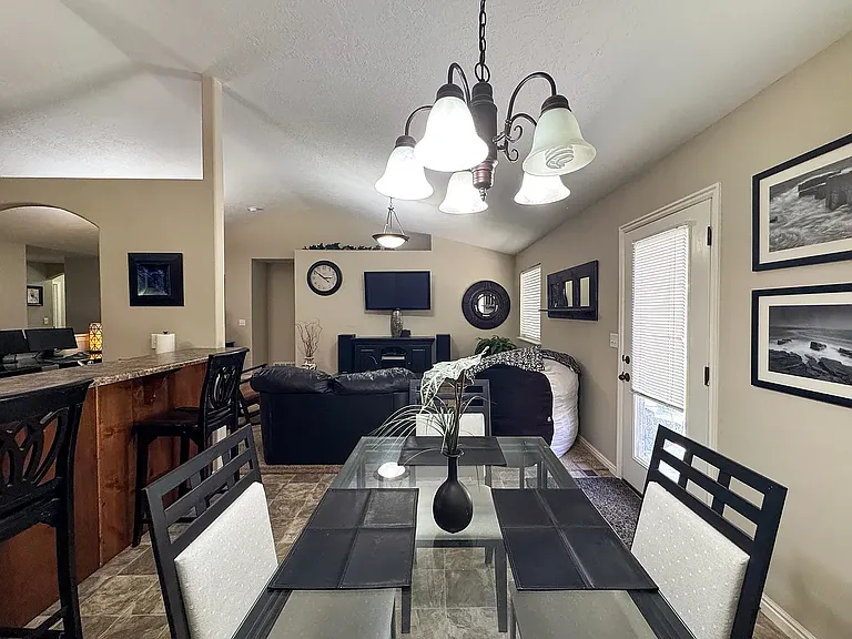 1661 S 1960 E — Photo 10