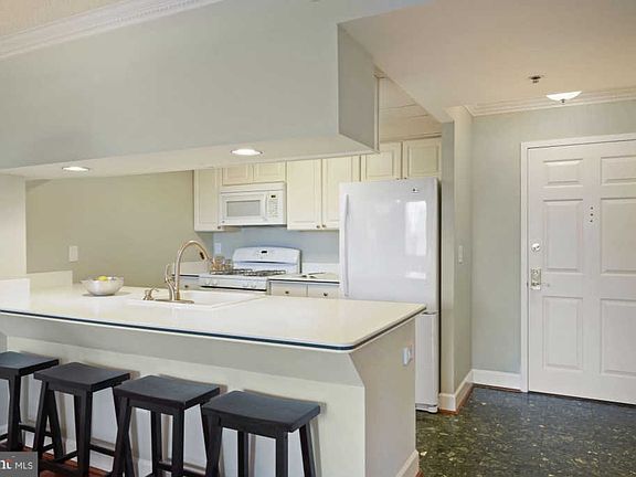 4th image of 1276 N Wayne St APT 1018