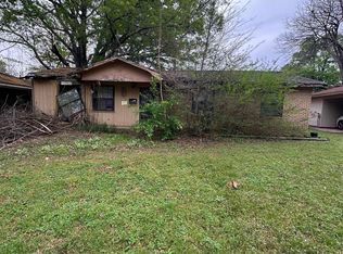900 Barrow Dr, Pine Bluff, AR 71601