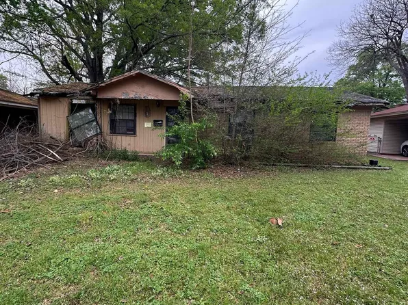 900 Barrow Dr, Pine Bluff, AR 71601