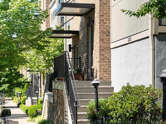3rd image of 125 Almere Ave