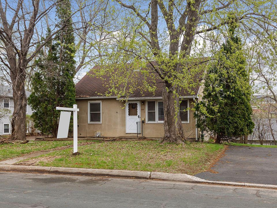 1st image of 212 10th Ave N