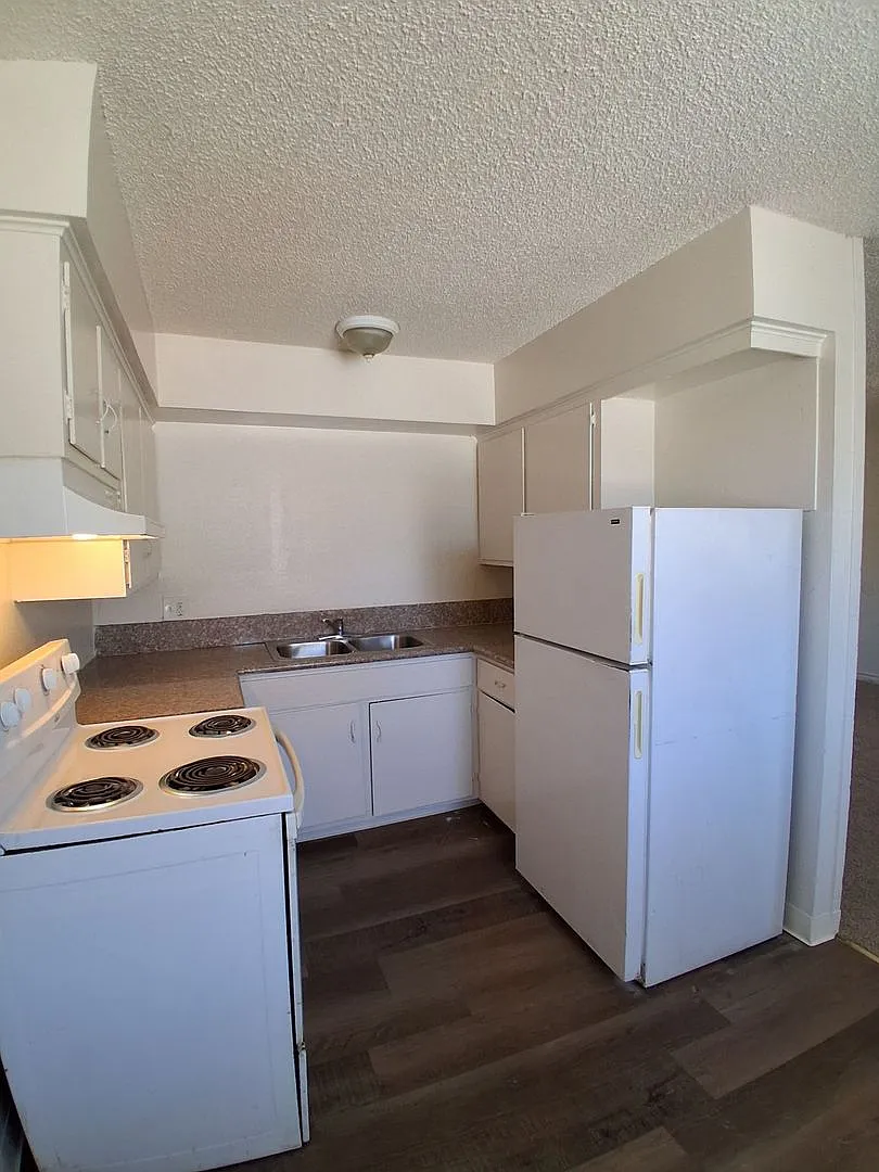 1331-1349 E San Bruno Ave — Photo 3