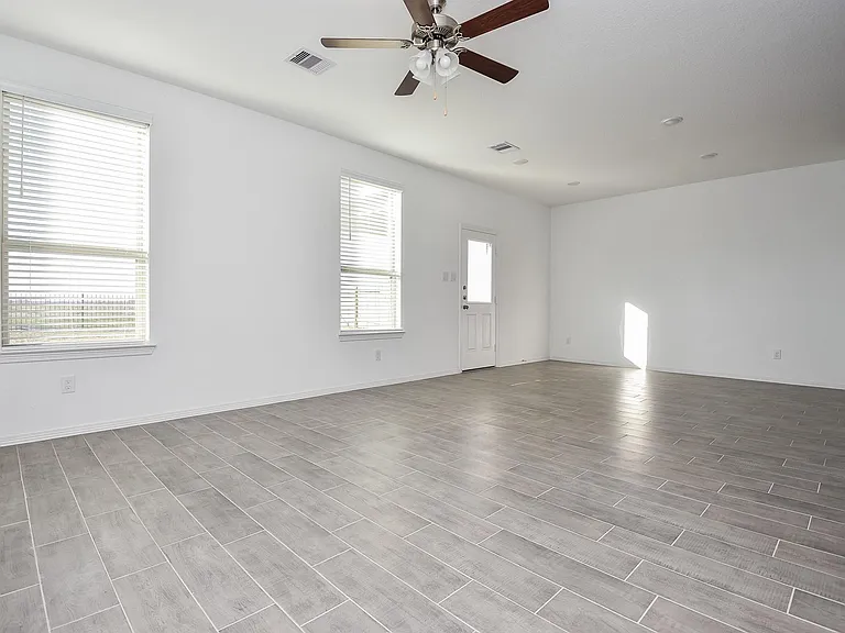 5715 Aurora Greens Ln — Photo 12