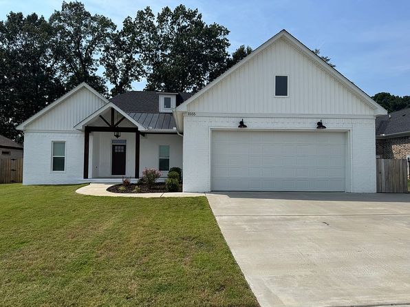 1555 Ivy Place Dr