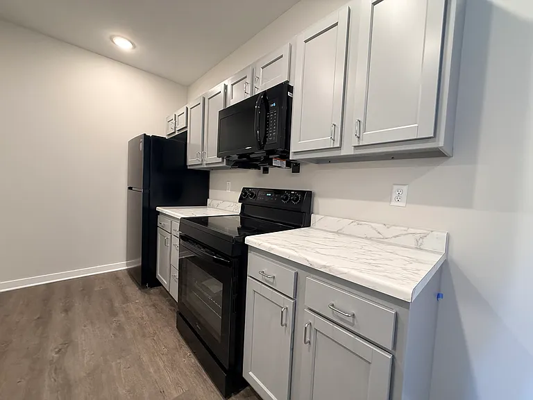 Sunrise Crossing Apartments — Photo 14