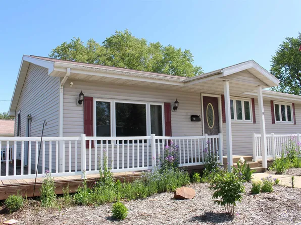 805 Prairie St, Mauston, WI 53948