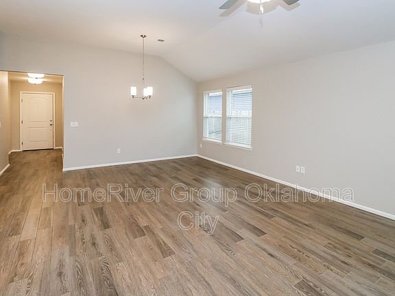 3rd image of 10712 NW 20th St