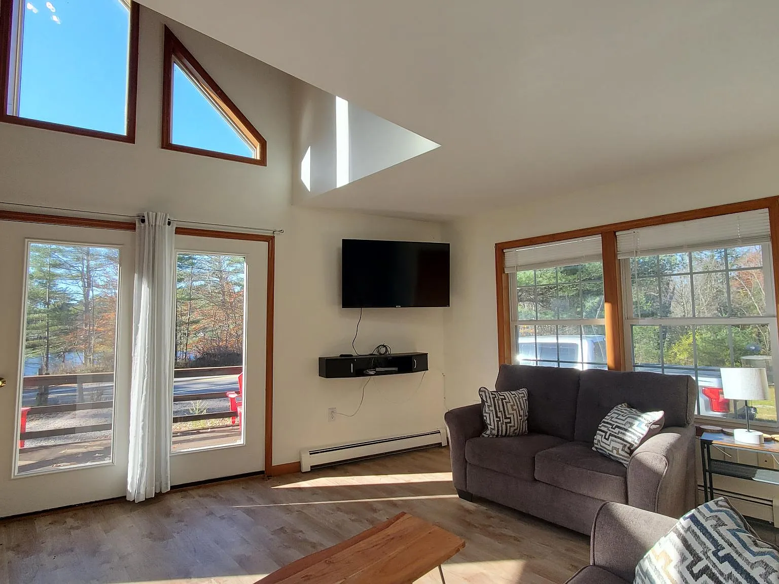 2 bed, 1250 sqft, $1,750 — Photo 2