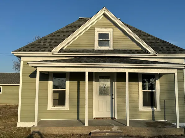715 S Franklin Ave, Hastings, NE 68901