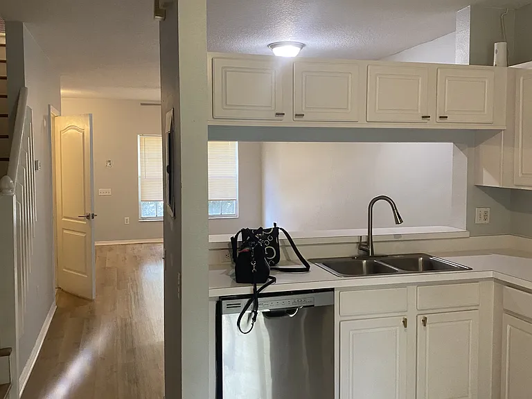 1307 Throckmorton Dr — Photo 35