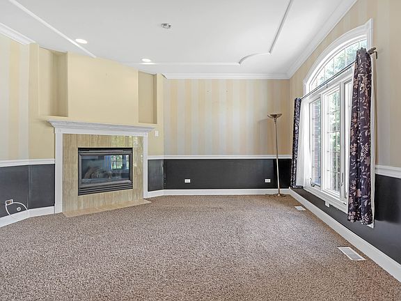 3rd image of 15509 Jeanne Ln
