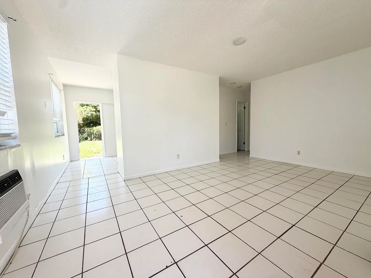 2 bed, 1.0 bath, 900 sqft, $1,800 — Photo 3