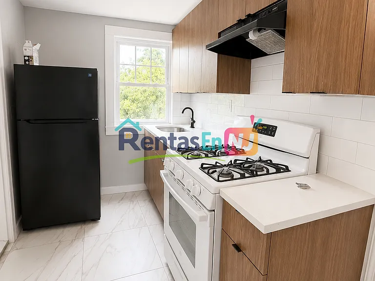 145 Vermont Ave #3B — Photo 1