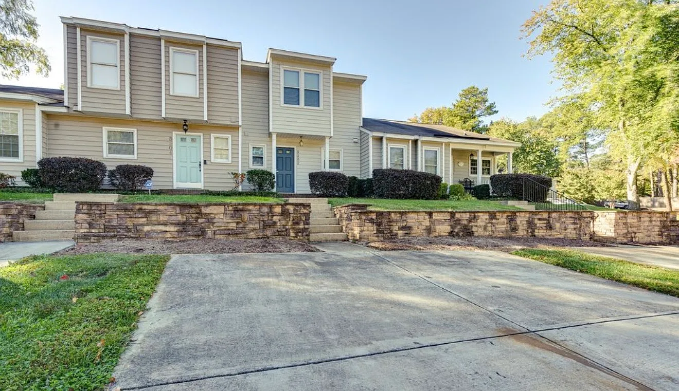 3302 Comstock Rd — Photo 2