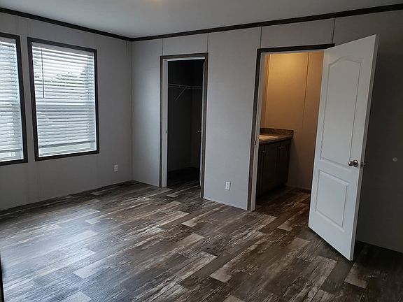 5th image of 38000 Le Chateau Blvd #546