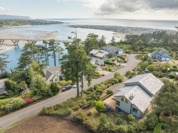 920 NW Highland Ct, Waldport, OR 97394